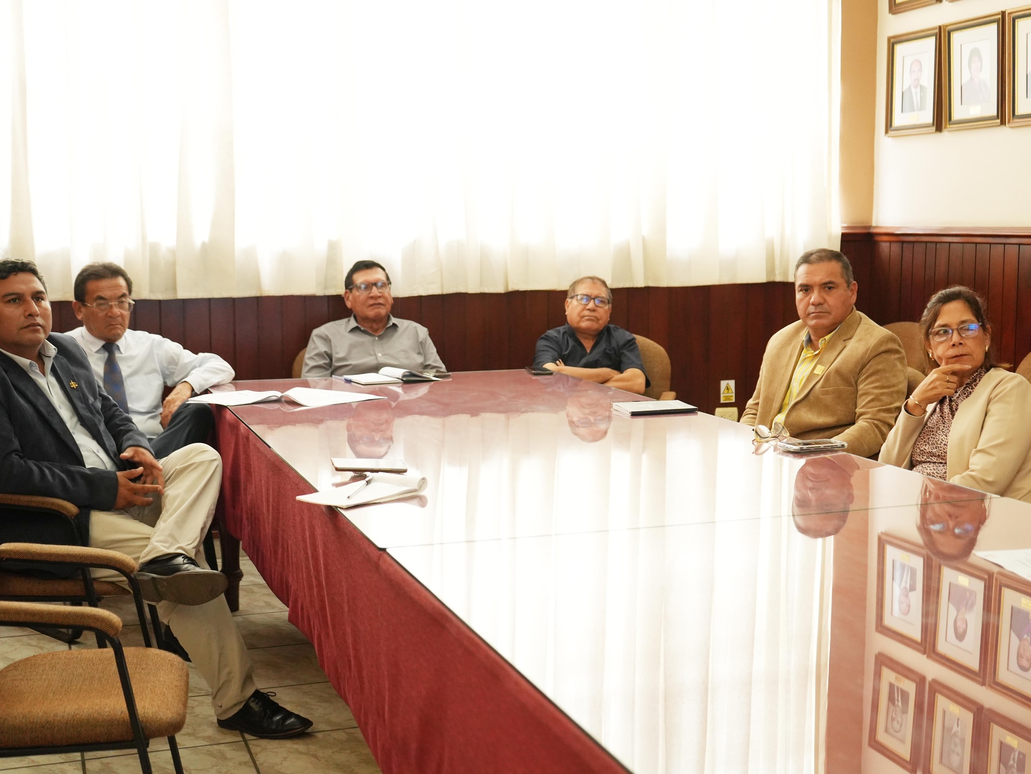 REUNIÓN DE TRABAJO PARA LA CREACIÓN DE CENTROS DE PRODUCCIÓN – UNT